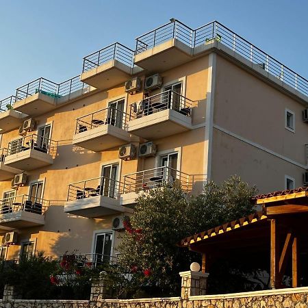 Season Inn Dhërmi Екстериор снимка