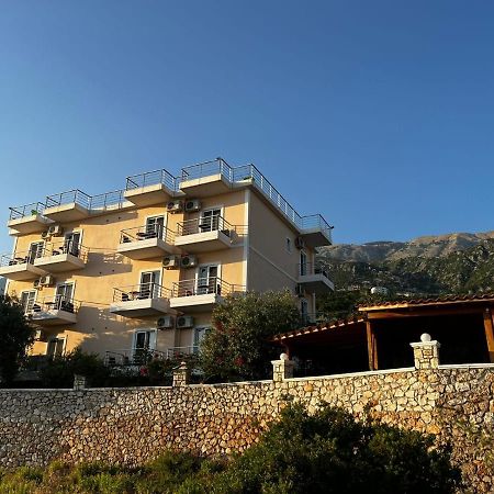 Season Inn Dhërmi Екстериор снимка