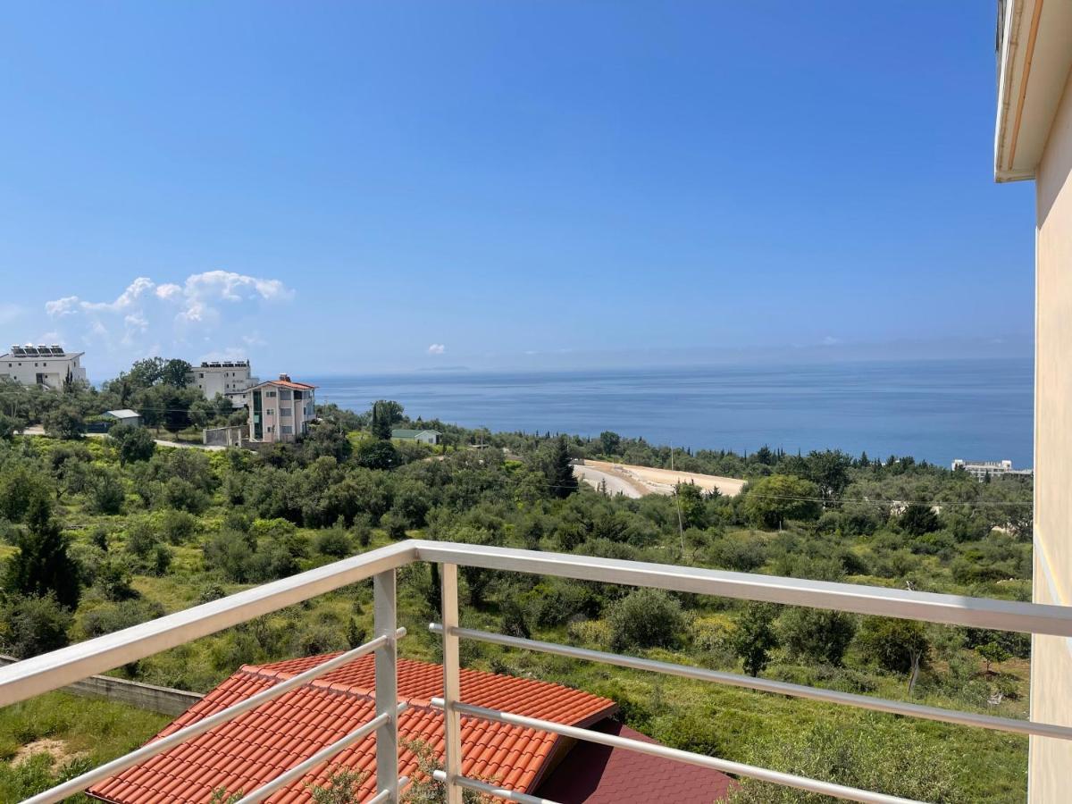 Season Inn Dhërmi Екстериор снимка