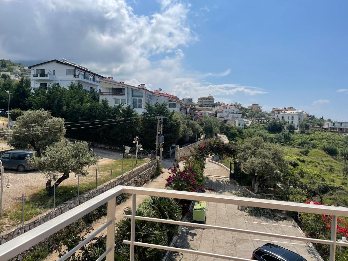 Season Inn Dhërmi Екстериор снимка