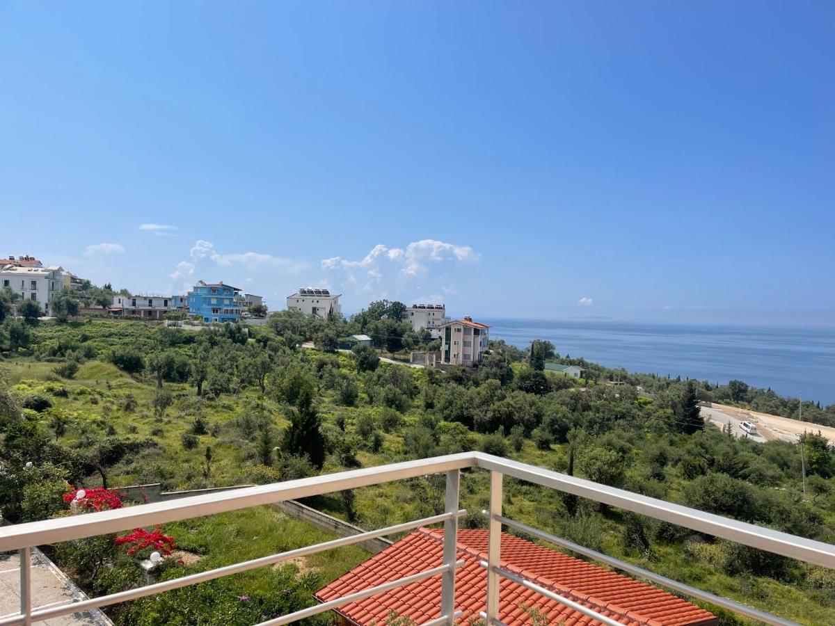 Season Inn Dhërmi Екстериор снимка