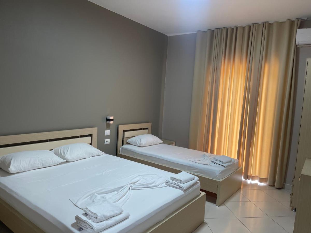 Season Inn Dhërmi Екстериор снимка