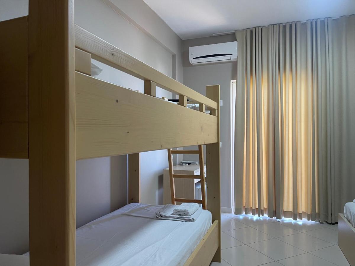 Season Inn Dhërmi Екстериор снимка