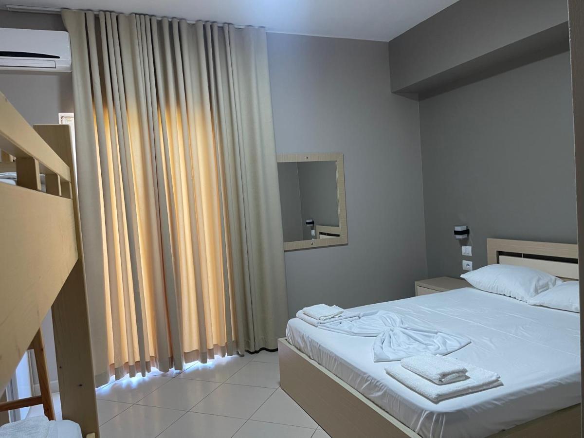 Season Inn Dhërmi Екстериор снимка
