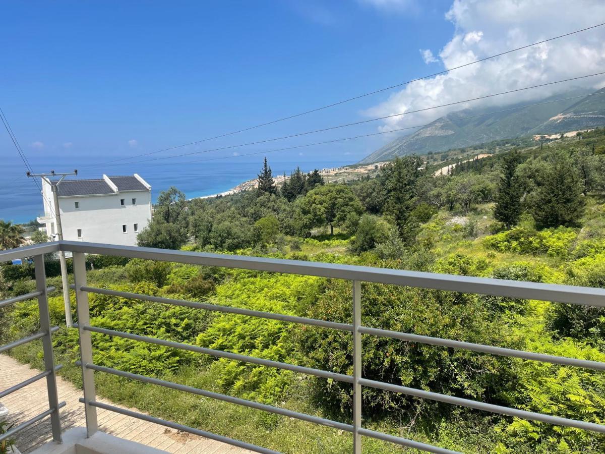 Season Inn Dhërmi Екстериор снимка