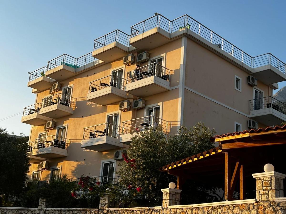 Season Inn Dhërmi Екстериор снимка
