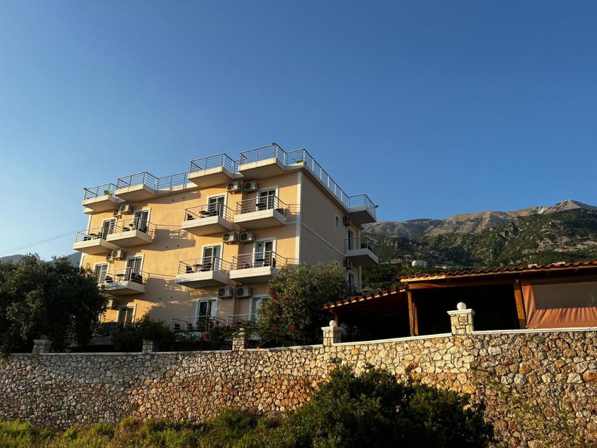 Season Inn Dhërmi Екстериор снимка
