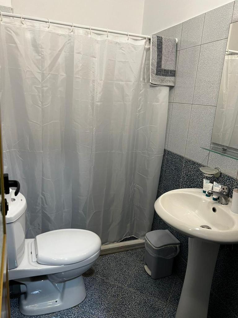 Season Inn Dhërmi Екстериор снимка