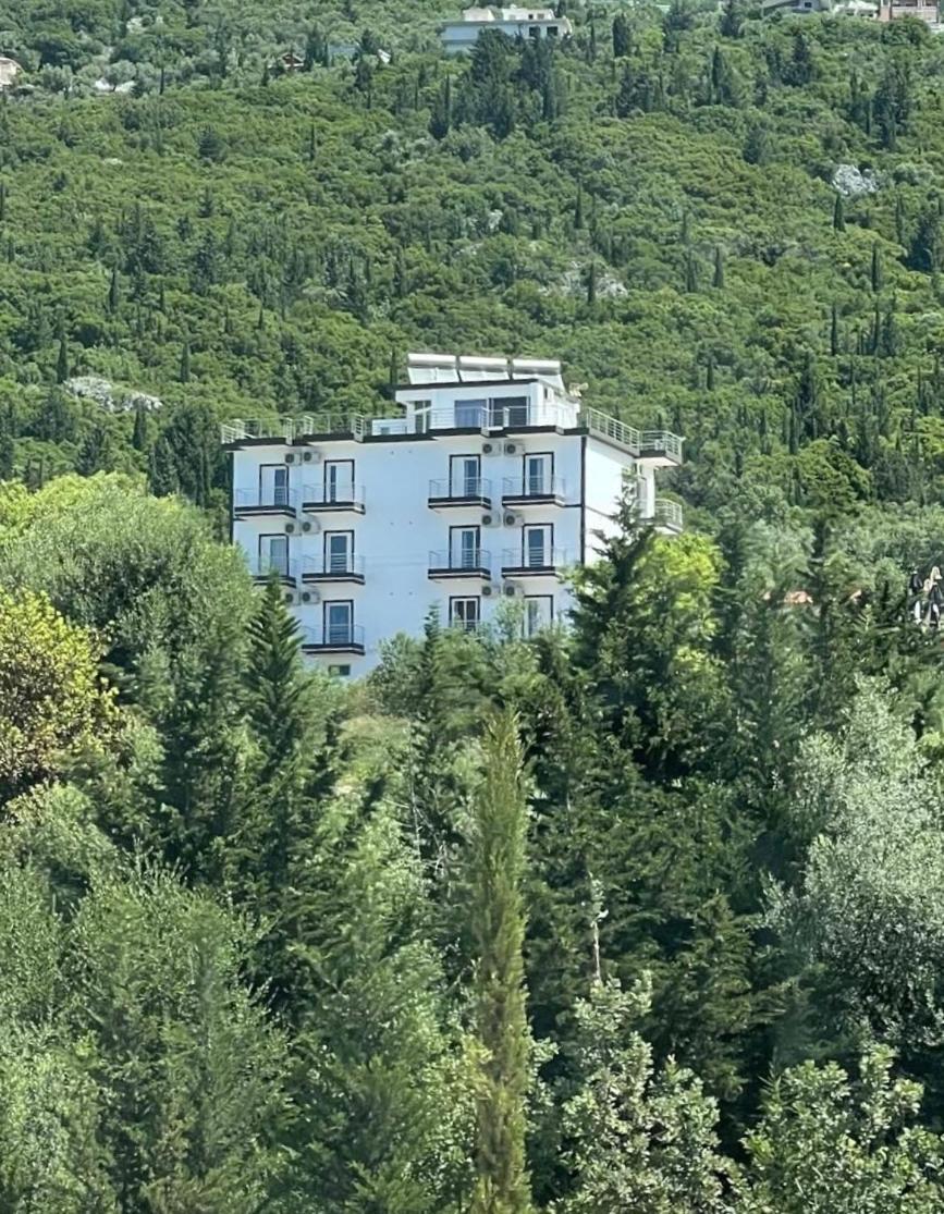 Season Inn Dhërmi Екстериор снимка