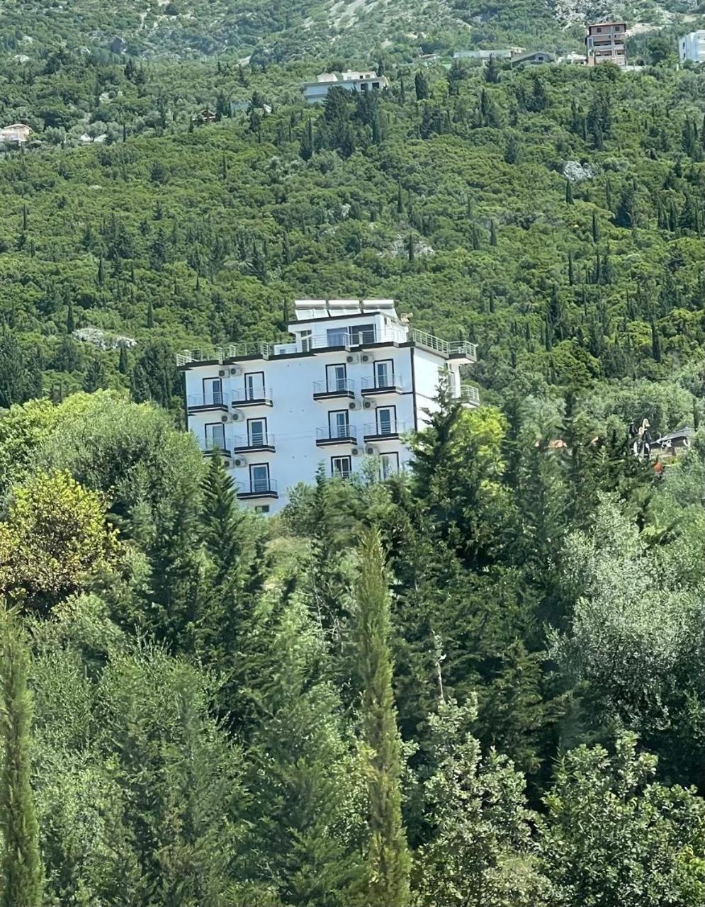 Season Inn Dhërmi Екстериор снимка