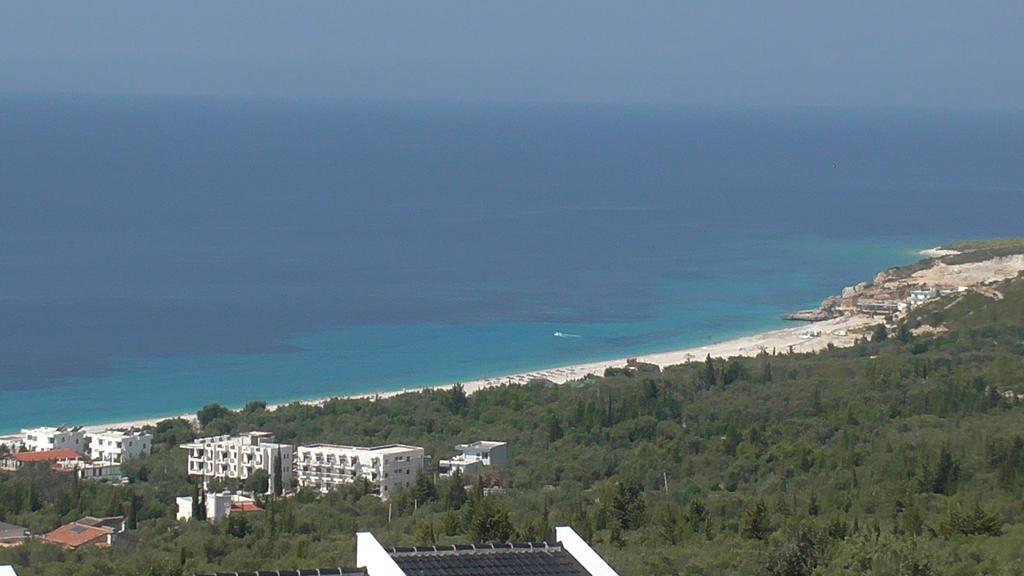 Season Inn Dhërmi Екстериор снимка