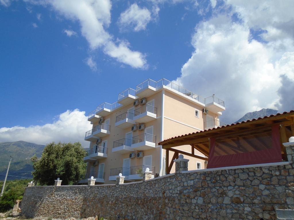 Season Inn Dhërmi Екстериор снимка