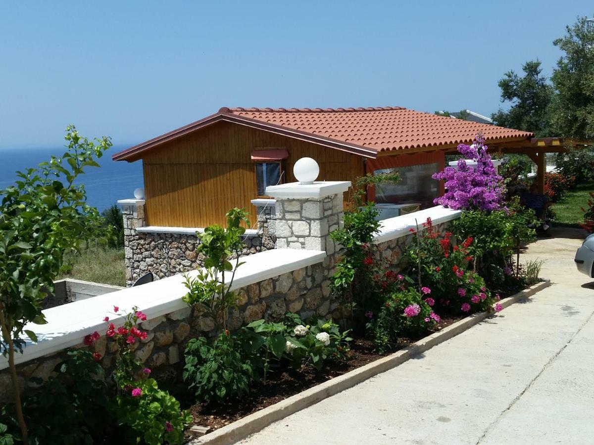 Season Inn Dhërmi Екстериор снимка