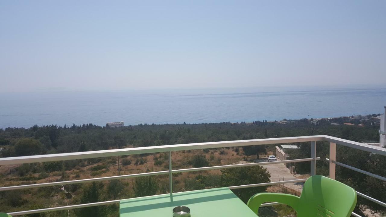 Season Inn Dhërmi Екстериор снимка