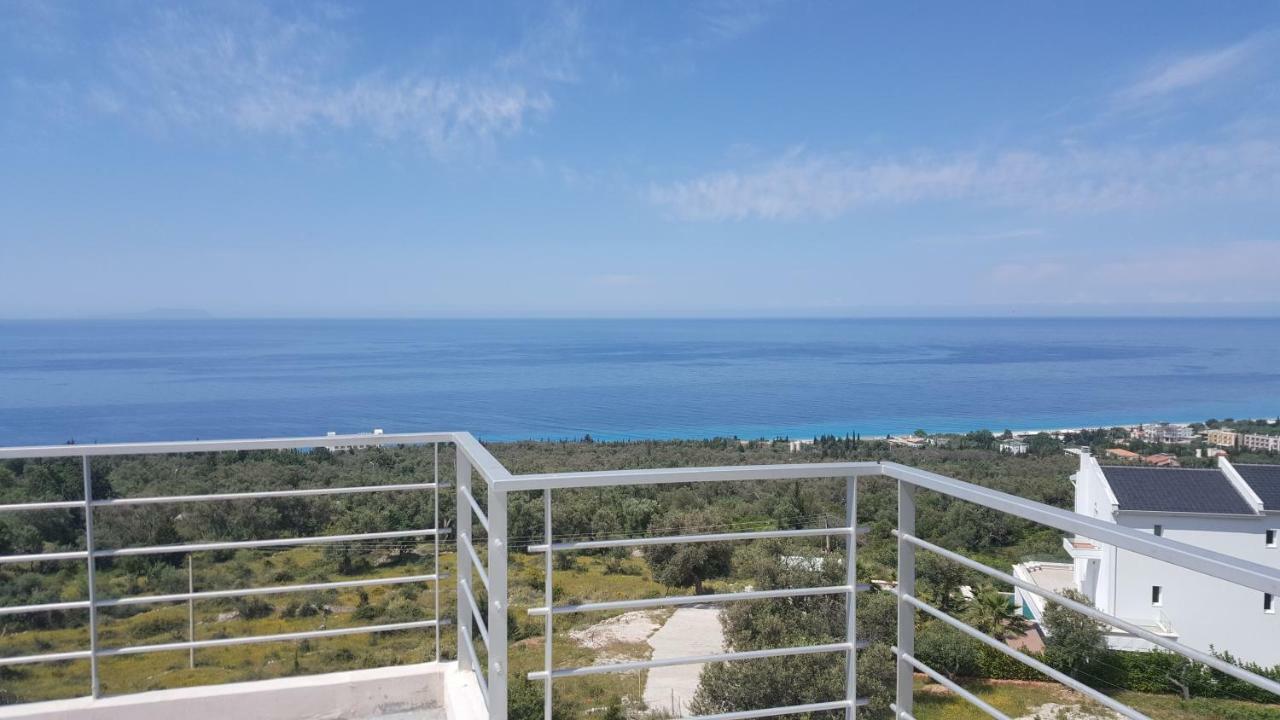 Season Inn Dhërmi Екстериор снимка