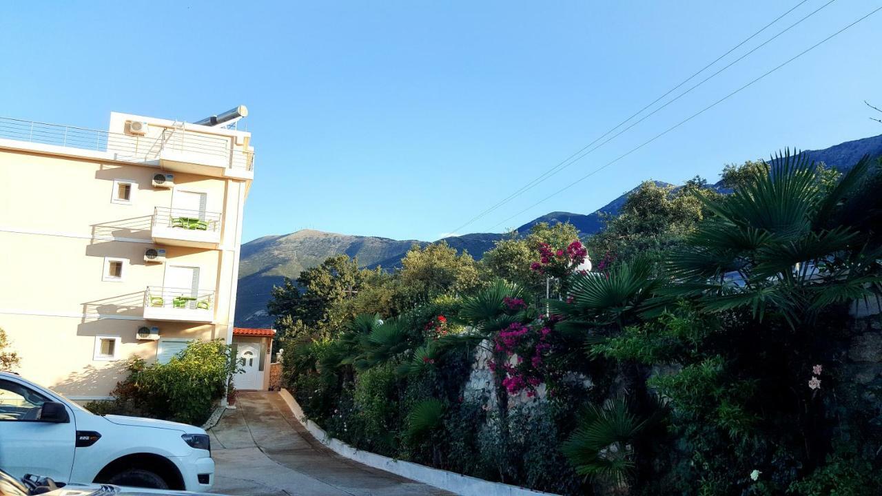 Season Inn Dhërmi Екстериор снимка